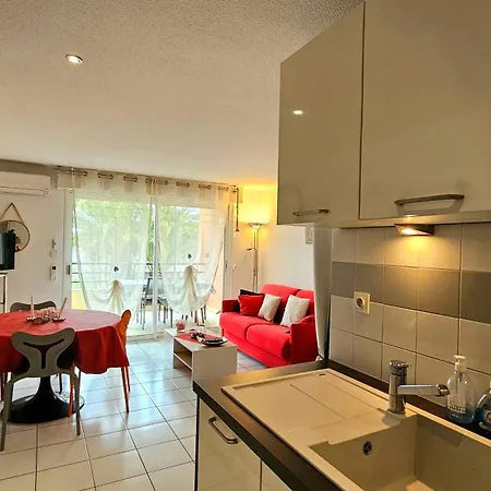 דירה Beachfront For 6 Free Wifi, Air Conditioning, Garage, Swimming Pool