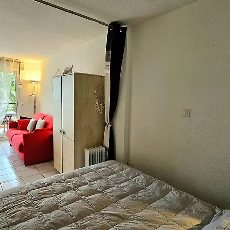 Beachfront For 6 Free Wifi, Air Conditioning, Garage, Swimming Pool דירה