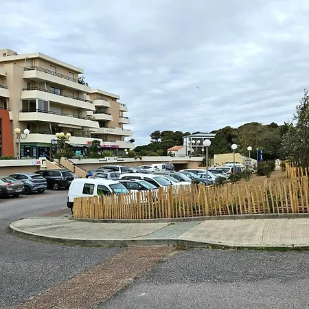 Beachfront For 6 Free Wifi, Air Conditioning, Garage, Swimming Pool